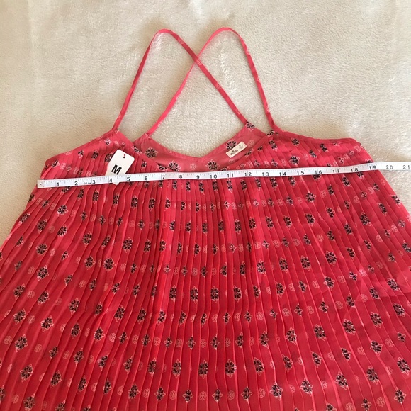 Hollister Crinkle Camisole Top - Size M - Picture 6 of 10